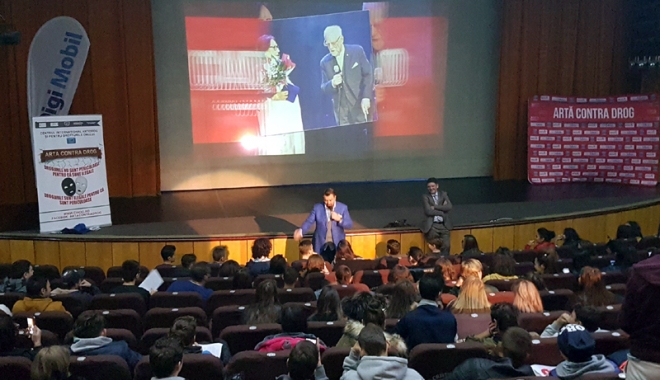 Horia Brenciu, față-n față cu liceenii constănțeni, în lupta anti-drog - horiabrenciu-1477231155.jpg