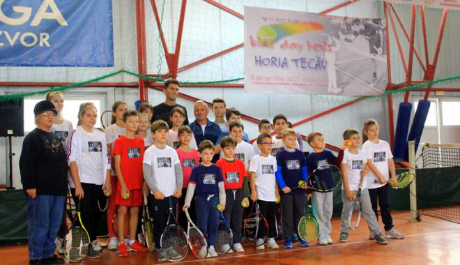 Horia Tecău, pe post de Moș Nicolae. Campionul a jucat tenis cu 120 de copii la LPS - horiatecaulps-1449418659.jpg