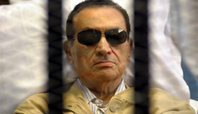 Condamnarea lui Mubarak la trei ani de închisoare, anulată - hosnimubarak-1421149160.jpg