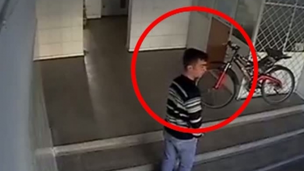 FOTO-VIDEO. HOȚ DE BICICLETE, SURPRINS DE CAMERELE DE FILMAT, DAT ÎN URMĂRIRE - hot11396100-1491547513.jpg