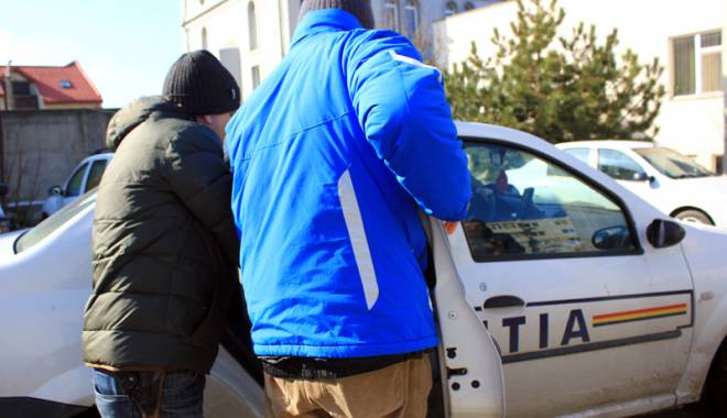 Un hoț cu remușcări! A furat banii, dar i-a adus înapoi - hotcuremuscari-1456248599.jpg