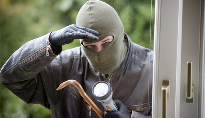 Hoț din locuințe, predat polițiștilor din Belgia - hotdinlocuintepredatbelgia-1407522999.jpg