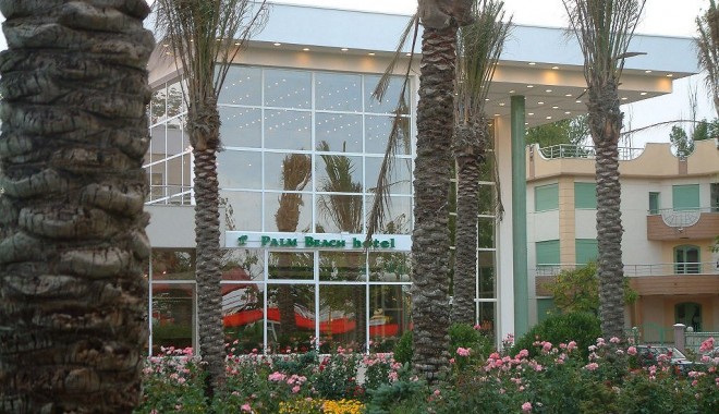 Fanfara 10 Prăjini cântă pentru turiști, la Palm Beach din Mamaia - hotelpalmbeach1-1374228406.jpg