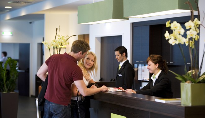 Disperați să scape de hoteluri! - hotelreceptie-1320685826.jpg