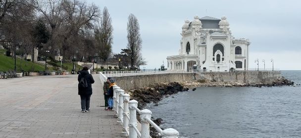 Oaspeții, așteptați cu pachete all inclusive și liniște garantată, de sărbători, la malul mării