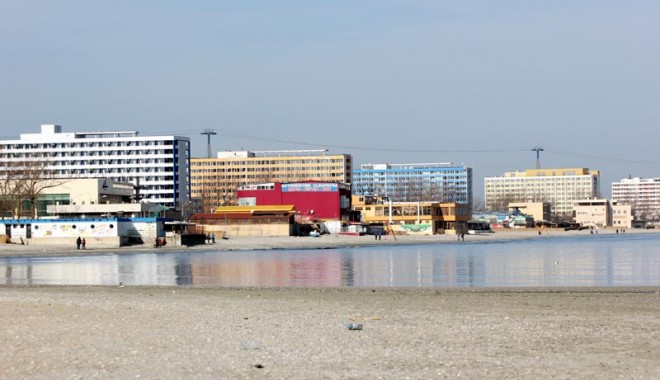 INSULE ARTIFICIALE ȘI PARCĂRI SUPRAETAJATE? Cum va arăta stațiunea MAMAIA după aprobarea noului PUZ - hotelurimamaiaplaja1-1369062635.jpg