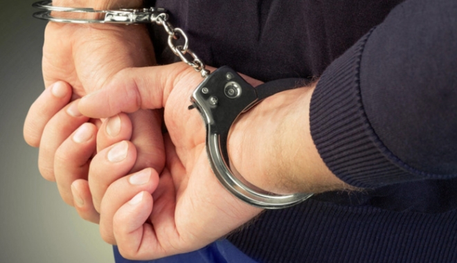 Hoț prins în flagrant de un polițist local - hotflagrant-1498146928.jpg