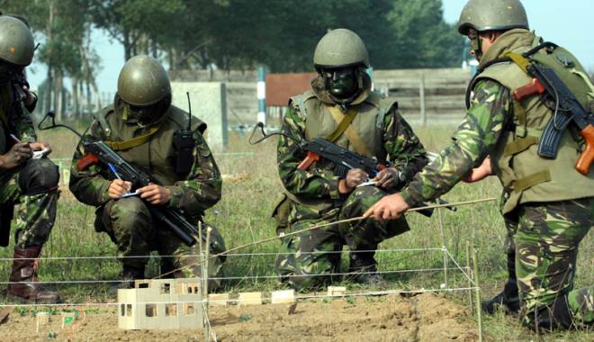 Mai mulți bani pentru polițiști și militari - hrana-1443802128.jpg