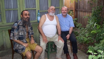 Hary Tavitian îi aduce un omagiu lui Johnny Răducanu - htjr-1317044851.jpg