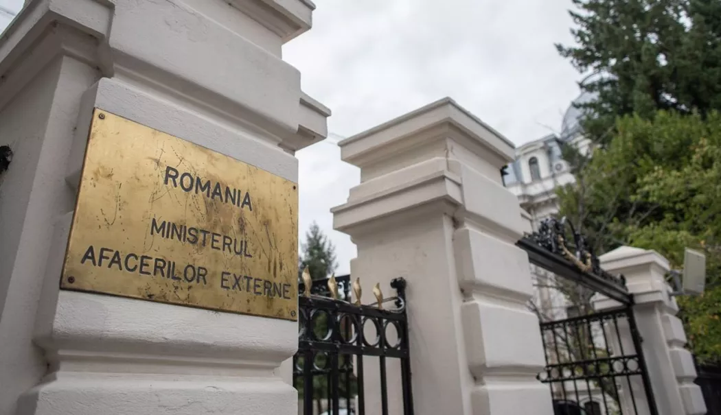 Foto - MAE recheamă în țară trei consuli generali ai României