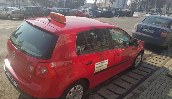 Ce a pățit o tânără de 19 ani în timp ce dădea proba practică pentru obținerea permisului de șofer - huedincpintranssrl-1683725665.jpg