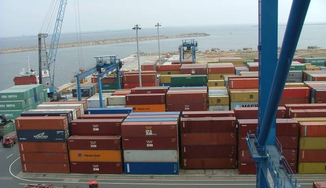 18 nave portcontainer sosesc în porturile românești - i8nave-1421575813.jpg