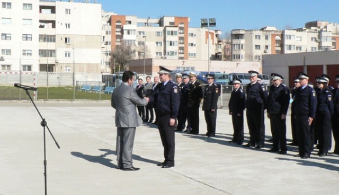 Cine a fost înaintat în grad la Jandarmeria Constanța - ianintariingradjandarmerie-1333390927.jpg