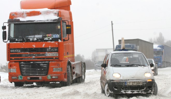 Cum trebuie să procedați dacă viscolul vă blochează în trafic - iarna-1356081084.jpg