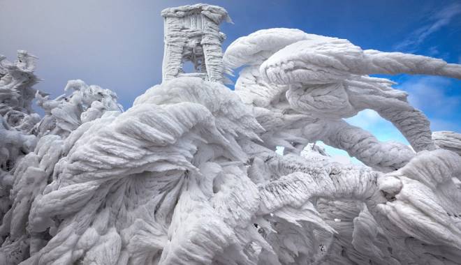 IMAGINI DE BASM / Natura transformată în sculpturi de gheață - iarna1-1419687990.jpg