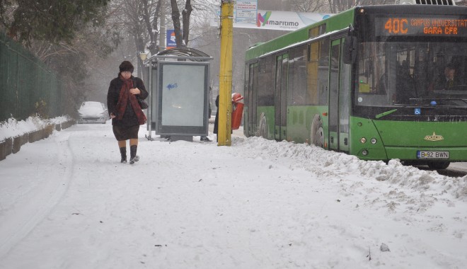 RATC. Autobuzele circulă în condiții normale, pe toate traseele - iarnagerzapadafrig26-1386837224.jpg