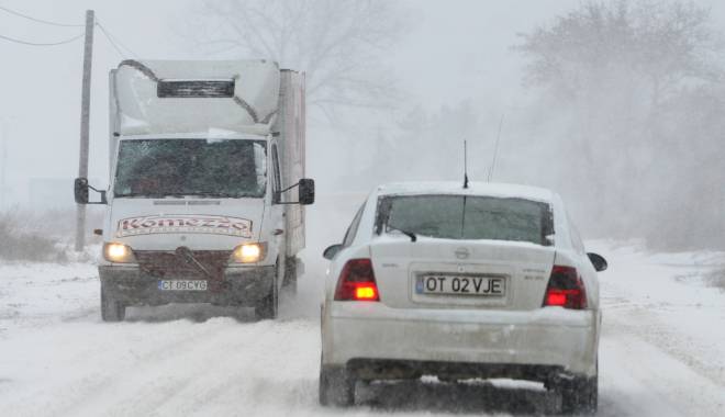 Codul galben de viscol și ninsori, prelungit până mâine seară - iarnaoamenimasinizapada258-1453025575.jpg