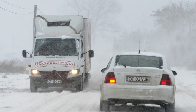 Starea drumurilor din județ în această dimineață - iarnaoamenimasinizapada259-1328775230.jpg
