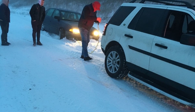 COD ROȘU DE VISCOL LA CONSTANȚA! Oameni salvați din nămeți, la Kogălniceanu. Mai sunt și alte persoane blocate pe drumuri - iarnazapadajudetutilajedezapezir-1483692288.jpg
