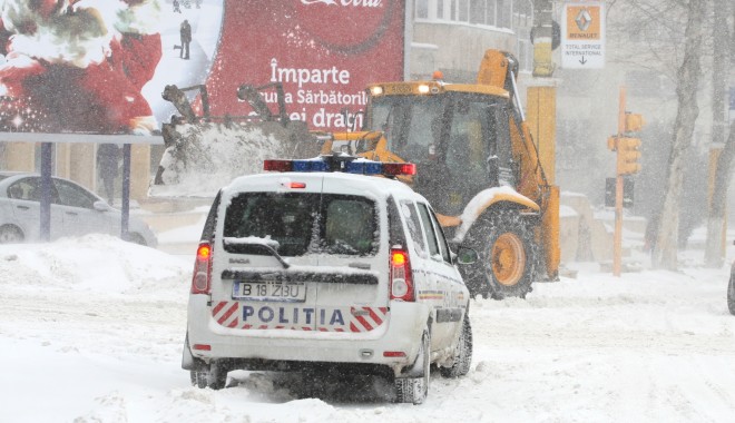 Cum s-a produs accidentul rutier de la Agigea? - iarnazapadaoamenimasini3752-1328516556.jpg