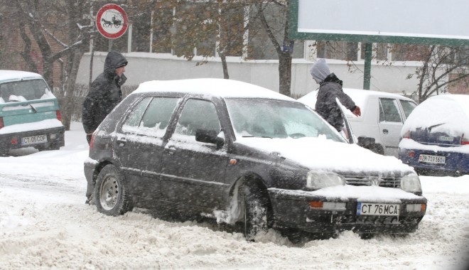 Ce recomandă polițiștii rutieri - iarnazapadaoamenimasini3760-1359455561.jpg