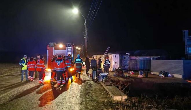 PLAN ROȘU DE INTERVENȚIE! Autocar răsturnat! 25 de persoane, transportate la spital - iasi41-1671259288.jpg