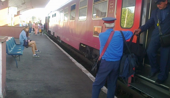 Ce TRENURI NU CIRCULĂ în perioada minivacanței de 1 MAI - iatacetren-1398151836.jpg