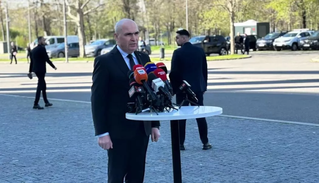 Premierul Ilie Bolojan i-a adus un ultim omagiu antrenorului Mircea Lucescu - ib-1775736687.webp
