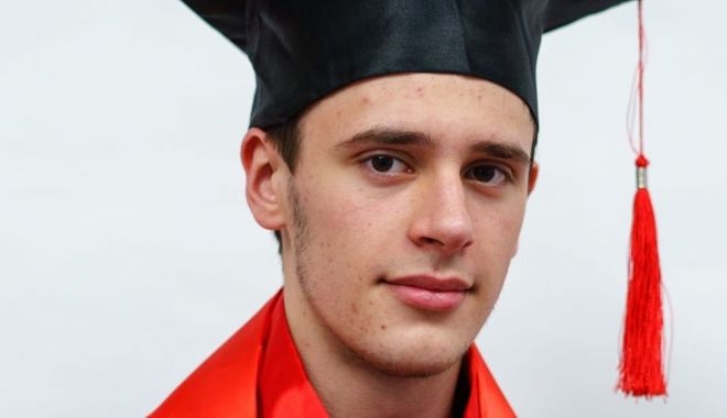 Olimpicii Liceului Internațional. Daniel Ababei - elev de nota 10 la Bacalaureat - ichconline1107-1562770608.jpg