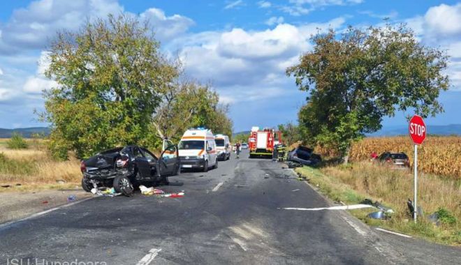 Şapte persoane, între care o fată de 11 ani, rănite într-un accident pe DN 68 - ici16923isuhunedoara-1694880038.jpg