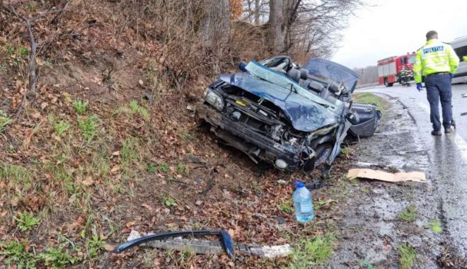 Cinci răniţi în urma unui accident, între un microbuz şi un autoturism - ici2422cluj11-1648918721.jpg
