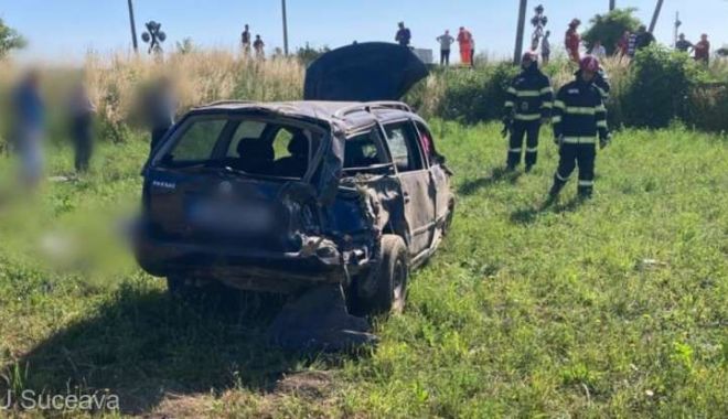O femeie a murit după ce maşina în care se afla a fost lovită de tren