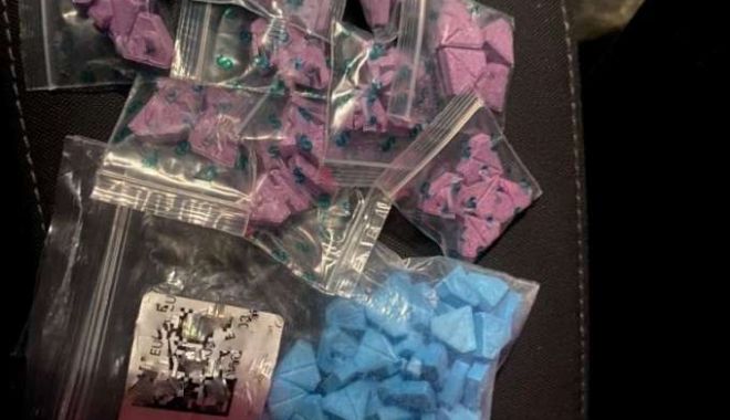 Tânără arestată preventiv după ce a fost prinsă cu 100 de pastile de ecstasy - ici4123droguri-1672831673.jpg