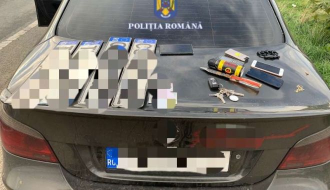 Urmărit internaţional, prins de poliţişti, în România. Ce au găsit oamenii legii în mașina bărbatului - ici70922migranti-1665211863.jpg