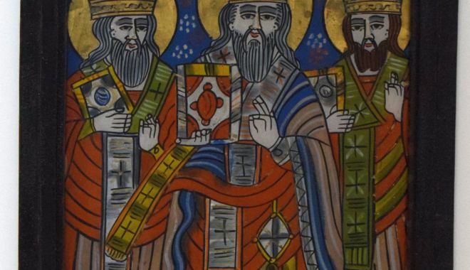 Icoană cu foiță de aur a sfinților Trei Ierarhi, la Muzeul de Artă Populară - icoana-1517304784.jpg