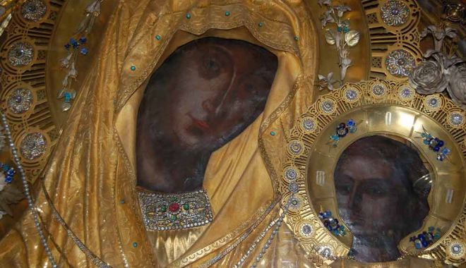 Icoana făcătoare de minuni adusă de la Athos a început „să plângă” cu mir