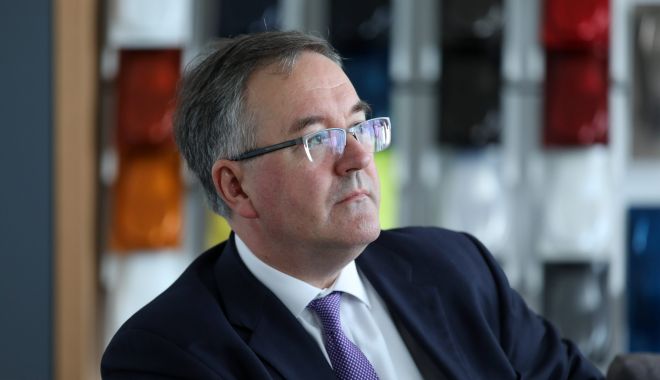 Ambasadorul Marii Britanii la Bucureşti - decorat cu Emblema de Onoare a Armatei României