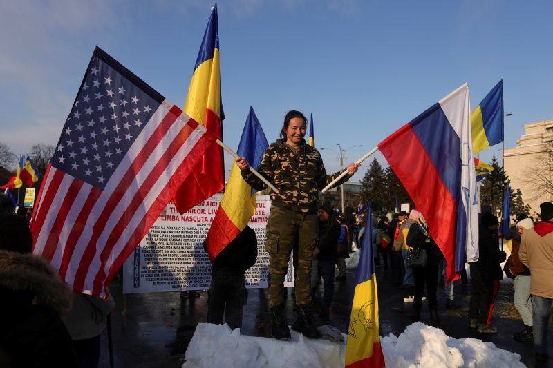 Susţinătorii lui Călin Georgescu manifestă în Piața Victoriei - id294348inquamphotosoctavganea-1740216019.jpg
