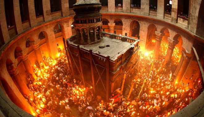Sfânta Lumină va fi adusă de la Ierusalim în această seara