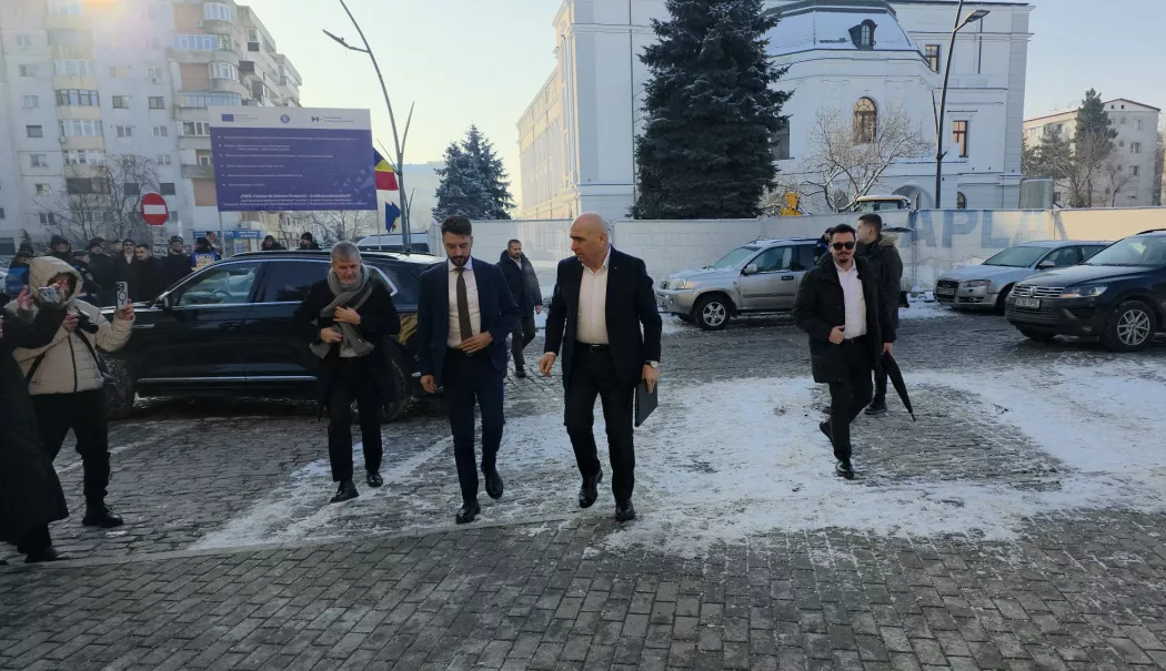 Premierul Ilie Bolojan, huiduit la Botoșani - iliebolojanlabotosani2-1768644840.webp