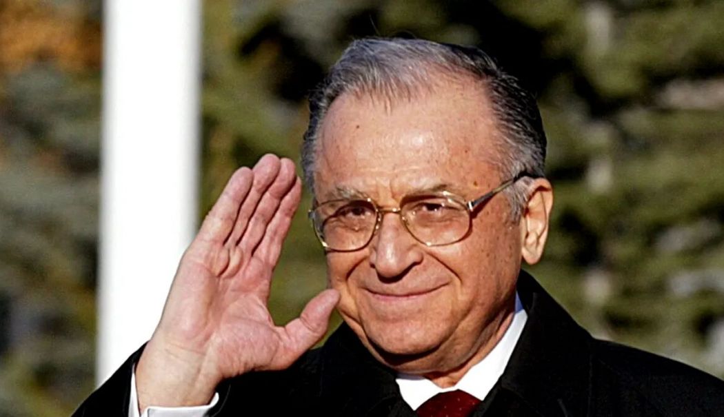UPDATE Medicii au reușit să-l stabilizeze pe Ion Iliescu, după ce azi noapte a fost pus pe aparate