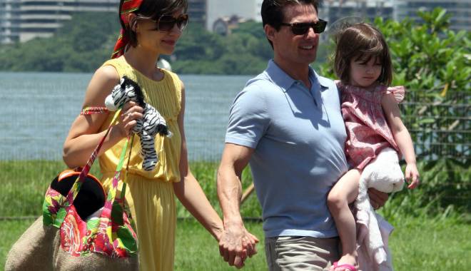 Tom Cruise, departe de a fi tatăl perfect. Dezvăluri bombă! - illustrcruiseholmesuri-1427620457.jpg