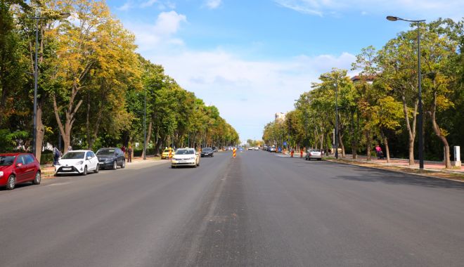 Lumini aprinse, joi 27 aprilie, pe bulevardul Alexandru Lăpușneanu