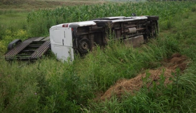 Grav accident de microbuz. Șapte persoane, de urgență la spital - imag-1459751324.jpg