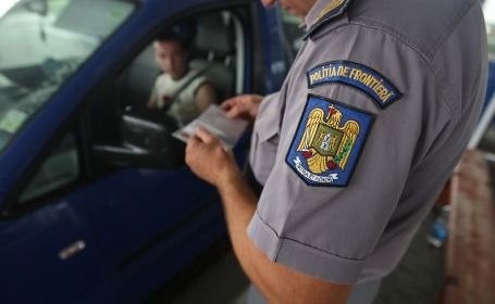 Marfă contrafăcută, în plasa polițiștilor de frontieră - image-1409396728.jpg