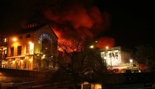 UPDATE. Simbol al Londrei, mistuit de flăcări. Peste 70 de pompieri, în acțiune - image-1499664918.jpg