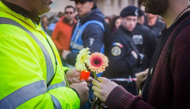 Tragedia din Colectiv. Peste 150 de români din Limassol au ieșit în stradă - image2015111205482190colectiv-1447075228.jpg