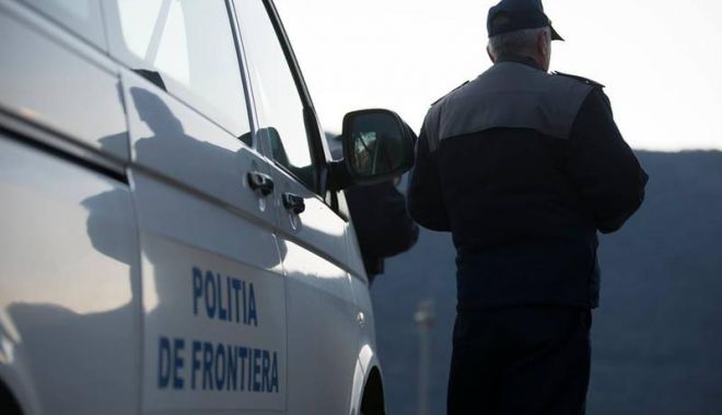 29 de migranţi au fost găsiţi ascunşi într-un TIR încărcat cu mobilă, la frontieră - image201704182172016441politiafr-1671100231.jpg