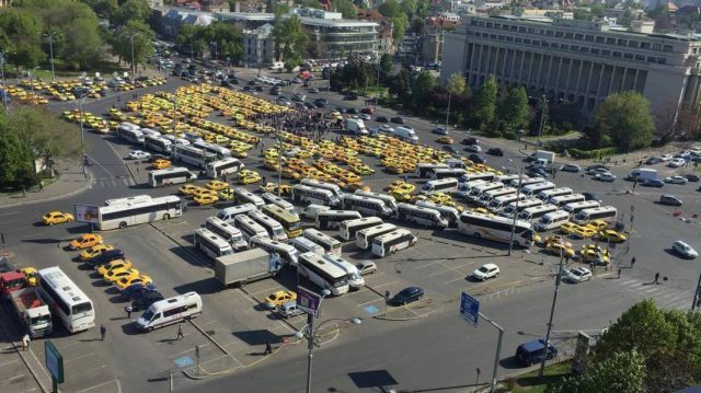 Transportatorii reiau protestele de stradă, dacă nu se elimină pirateria - image201704262173411070protestul-1552982482.jpg