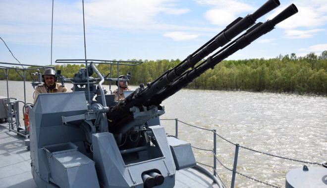 GALERIE FOTO / Exerciții militare pe Dunăre. Navele Flotilei Fluviale au exersat contracararea incursiunilor unor nave fluviale și a forțelor inamice - image20180714225674650tunurinava-1531569761.jpg